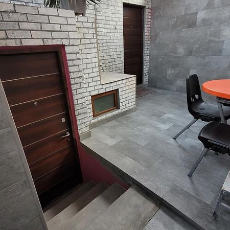 Дом 33 Возле Клиники Астхик Villa เยเรวาน ภายนอก รูปภาพ