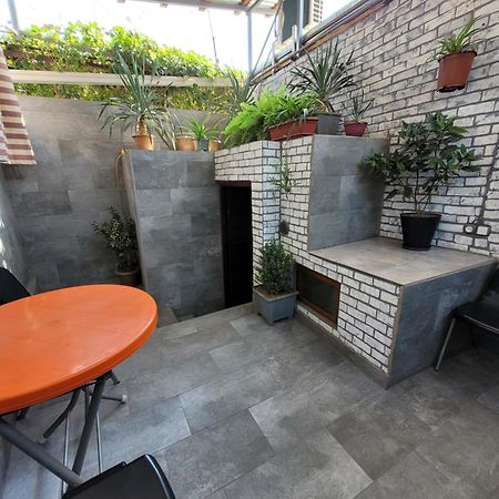 Дом 33 Возле Клиники Астхик Villa เยเรวาน ภายนอก รูปภาพ