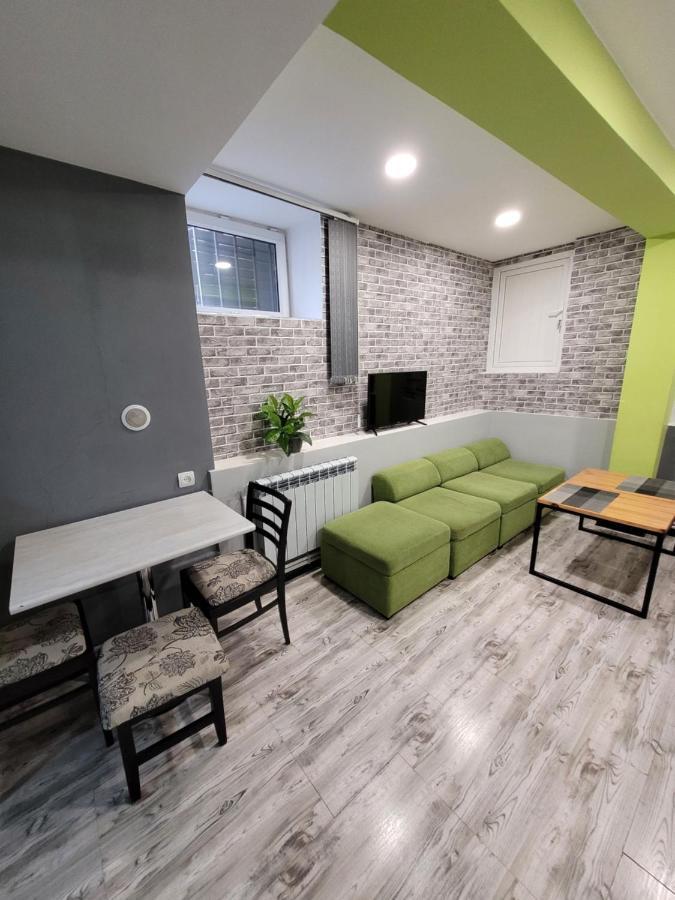 Дом 33 Возле Клиники Астхик Villa เยเรวาน ภายนอก รูปภาพ