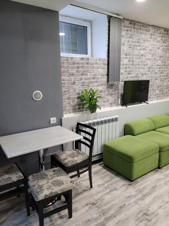 Дом 33 Возле Клиники Астхик Villa เยเรวาน ภายนอก รูปภาพ