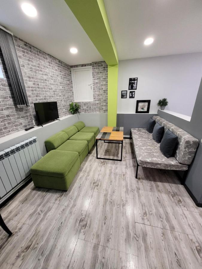 Дом 33 Возле Клиники Астхик Villa เยเรวาน ภายนอก รูปภาพ