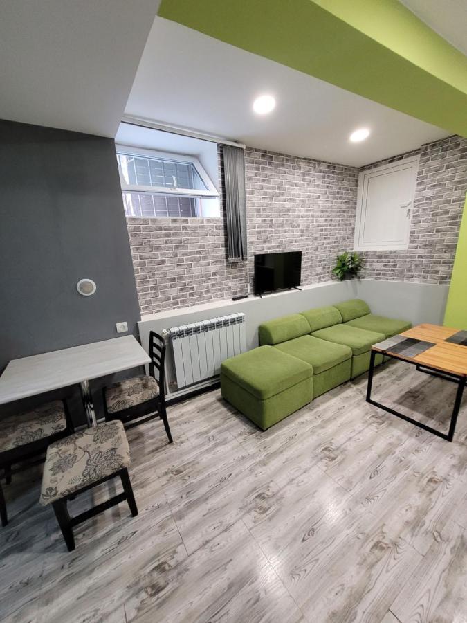 Дом 33 Возле Клиники Астхик Villa เยเรวาน ภายนอก รูปภาพ