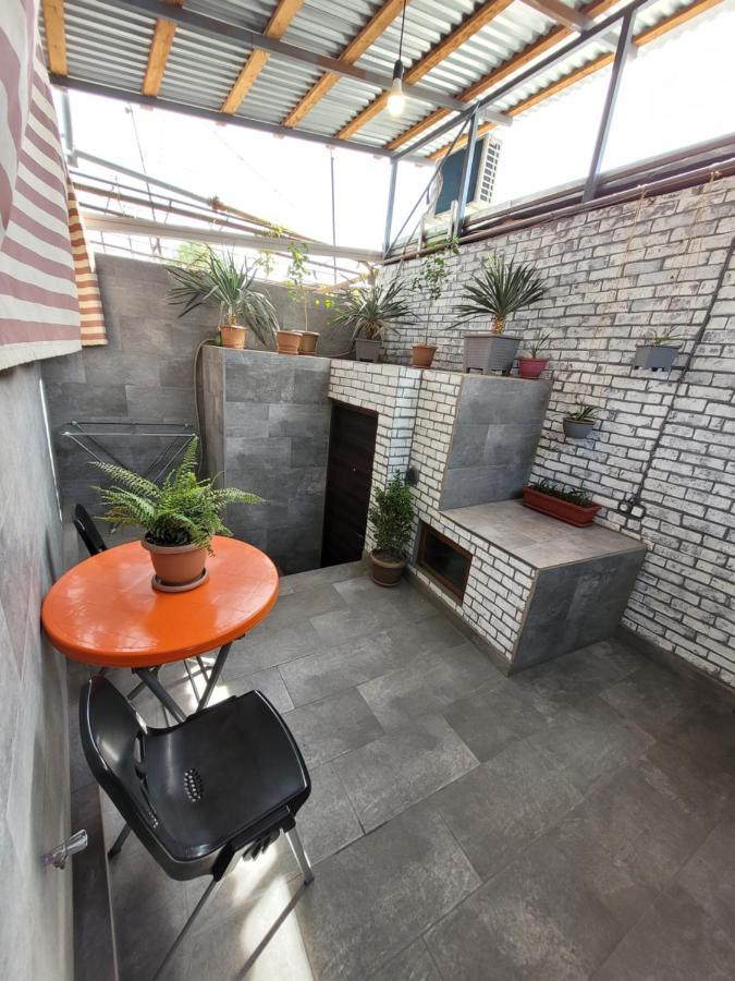 Дом 33 Возле Клиники Астхик Villa เยเรวาน ภายนอก รูปภาพ
